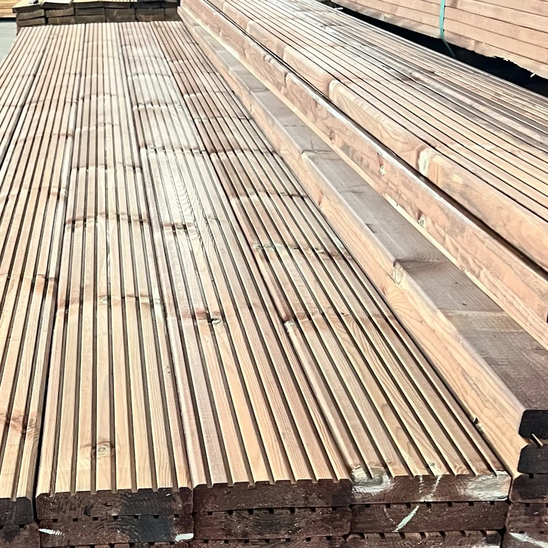 Decks de Pinho Castanho - 28x145x4800 1 classe