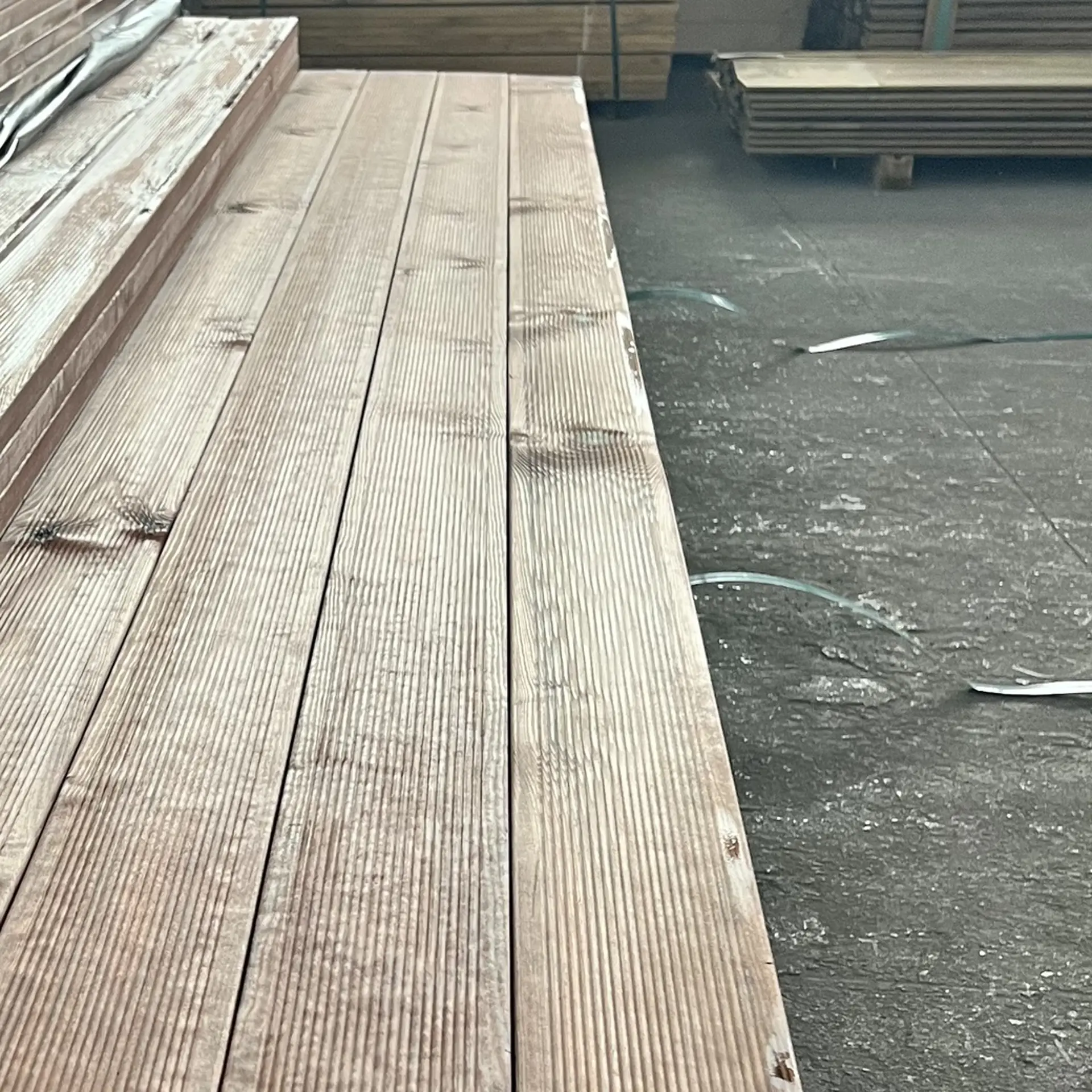 Decks de Pinho Castanho - 28x120x3600 1 classe