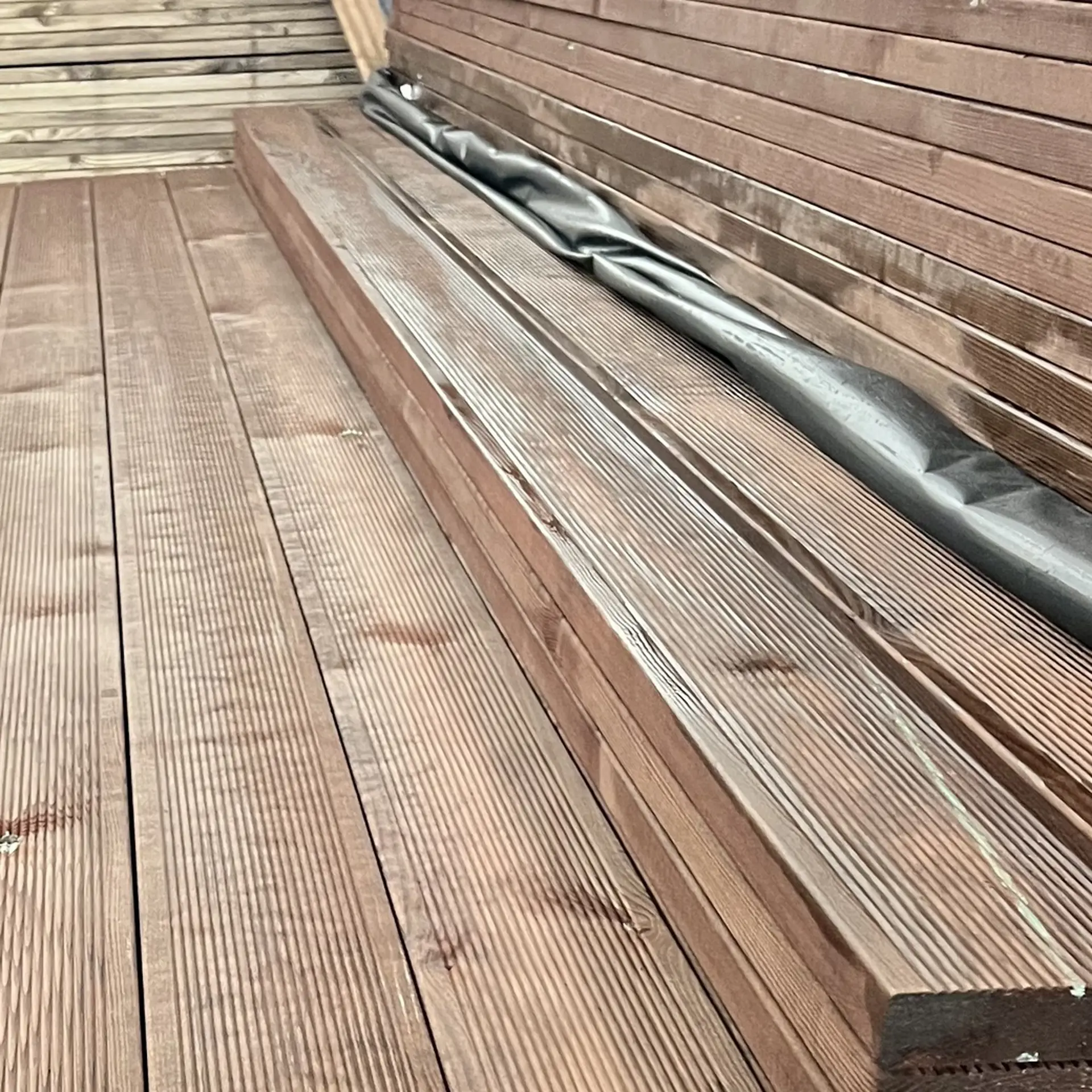 Decks de Pinho Castanho - 28x120x3600 1 classe