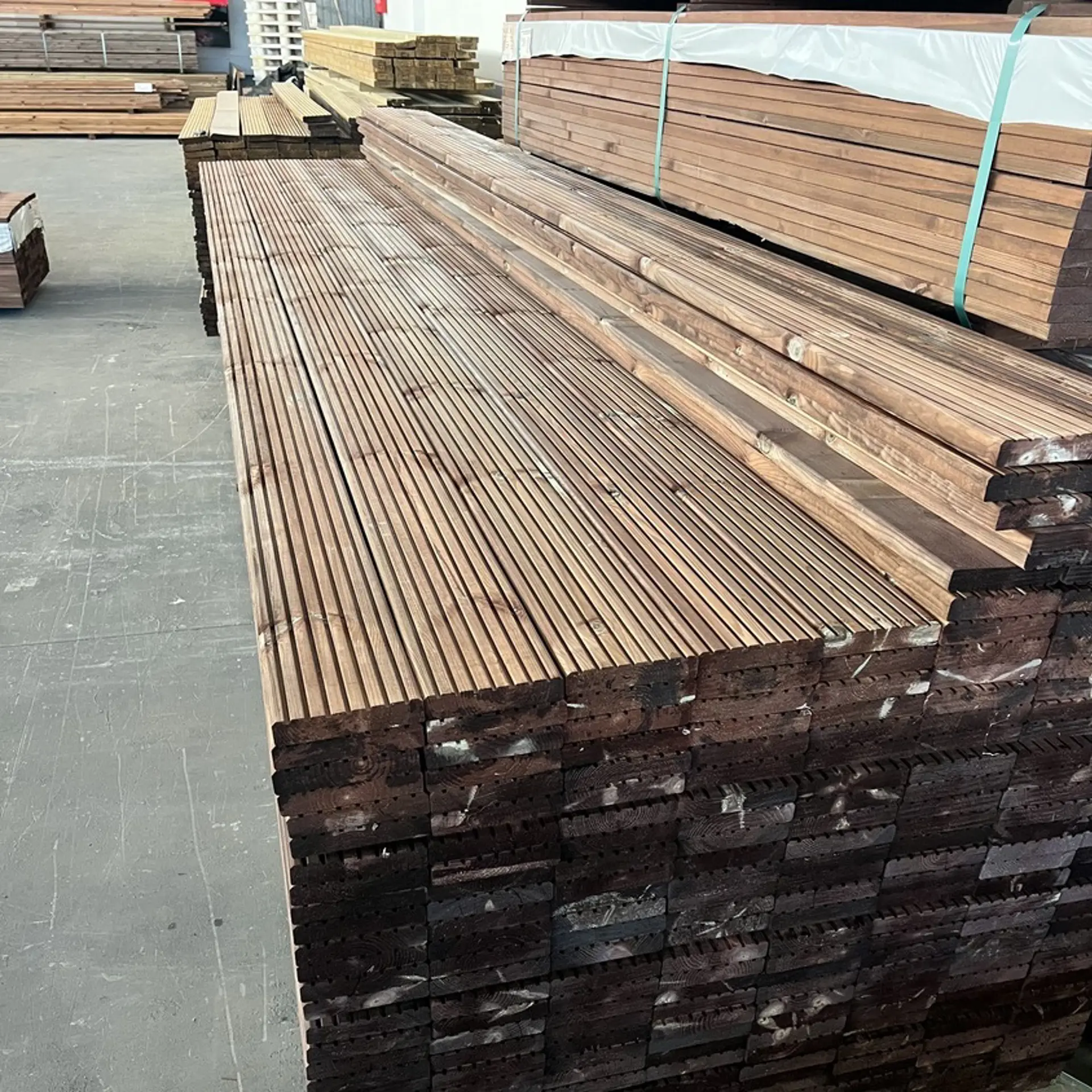 Decks de Pinho Castanho - 28x145x4800 1 classe