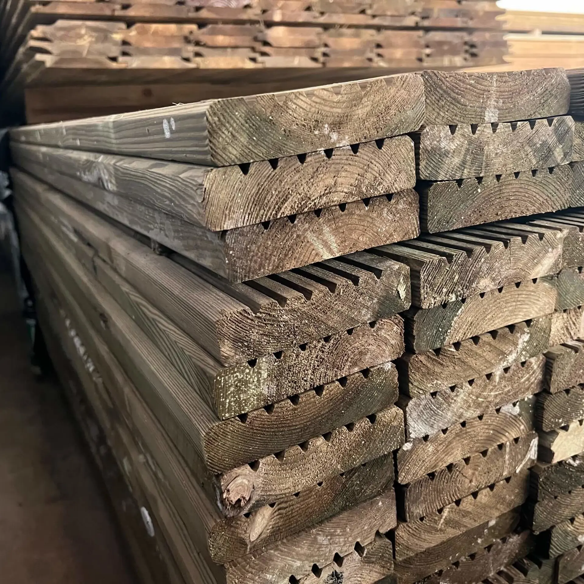 Treated Green Pine Decks - 28x120x4800 (2 class)