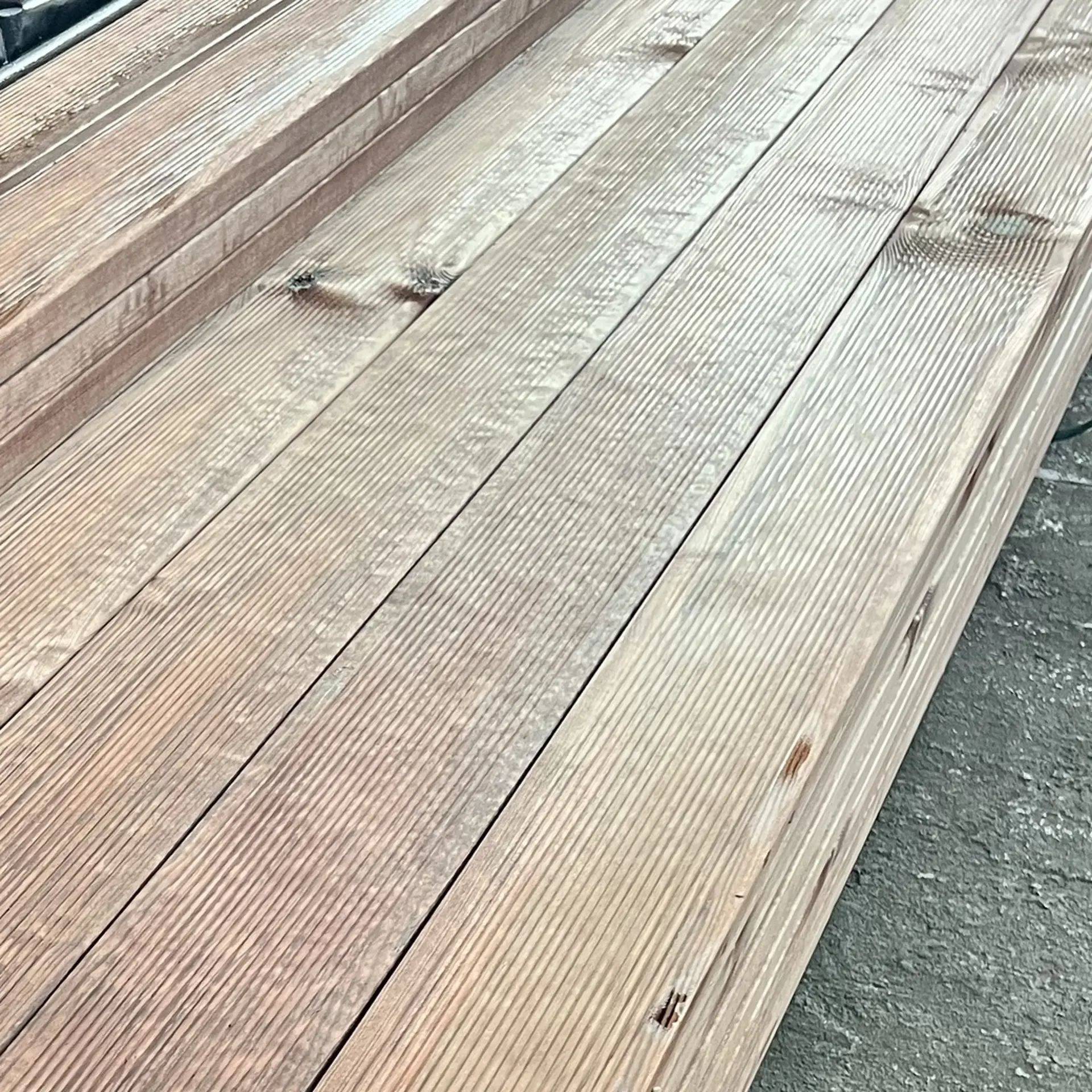 Decks de Pinho Castanho - 28x120x3600 1 classe