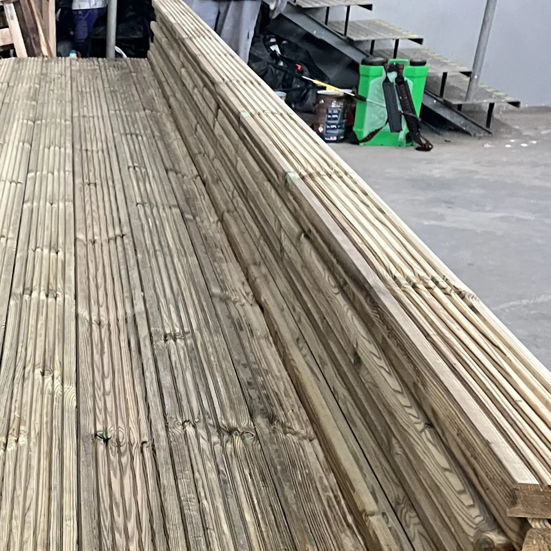 Treated Green Pine Decks - 28x120x4800 (1 classe)