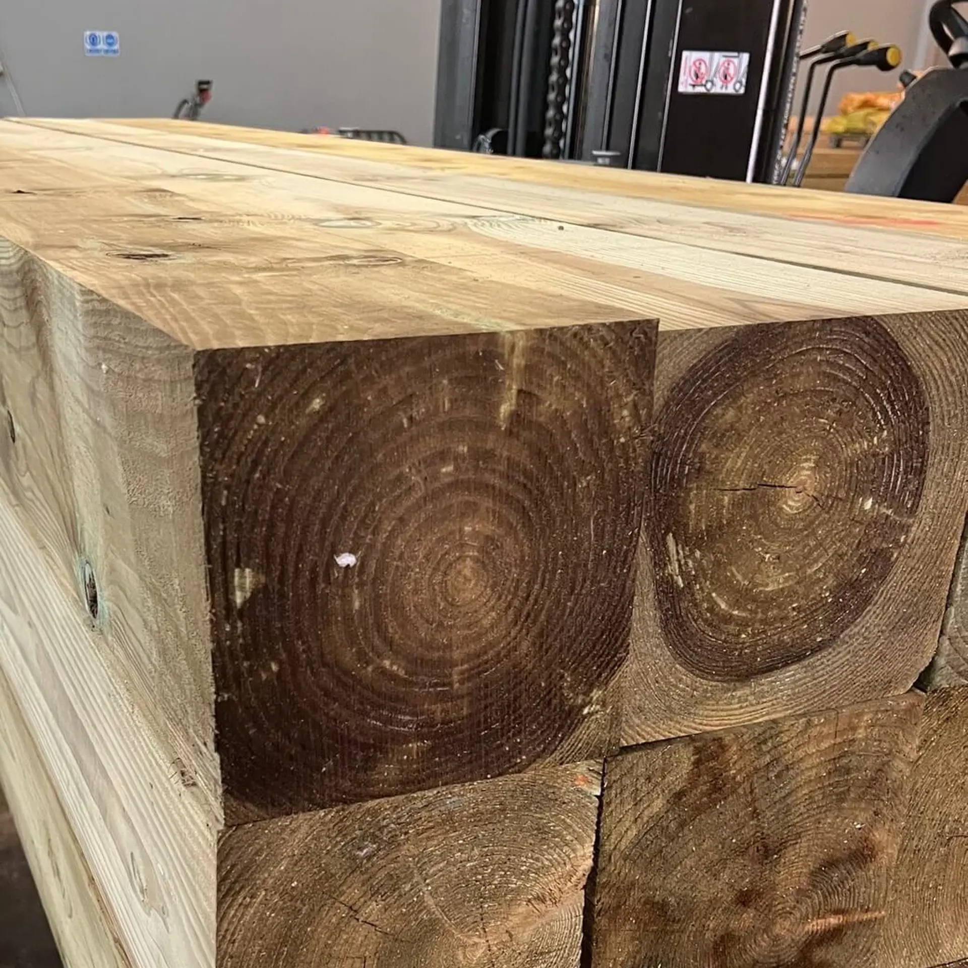 Solid pine beams, planed - 200x200x3000